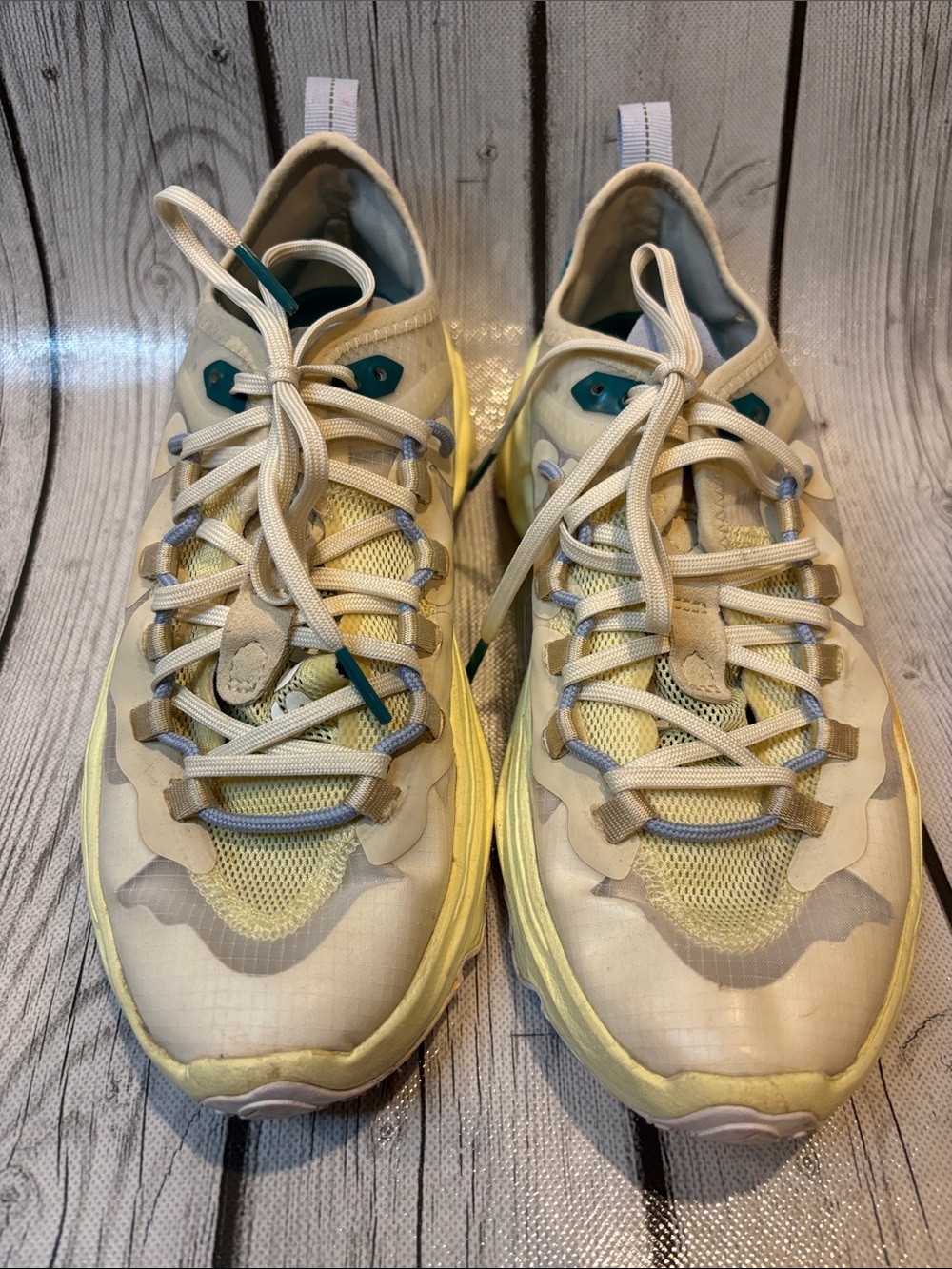 Sorel kinetic breakthru Women's Cream and Yellow Lace-Up Sneakers size 7